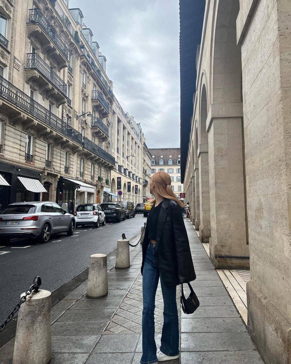 Rose Blackpink (instagram.com/roses_are_rosie)