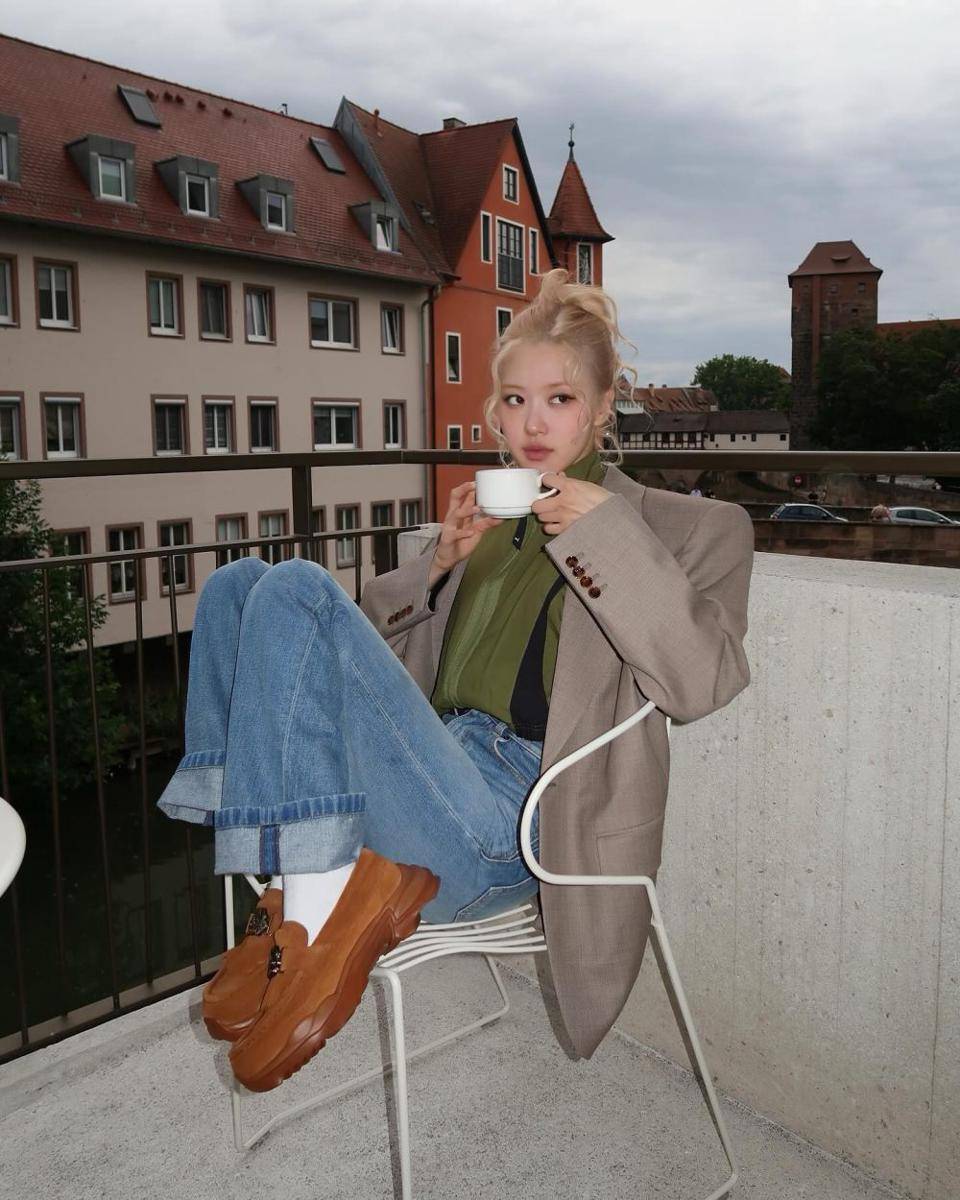 Rose Blackpink (instagram.com/roses_are_rosie)