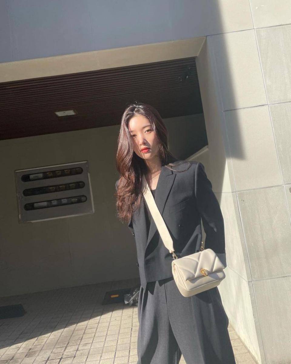 mix and match blazer ala Jung Chae Yeon (instagram.com/j_chaeyeoni)
