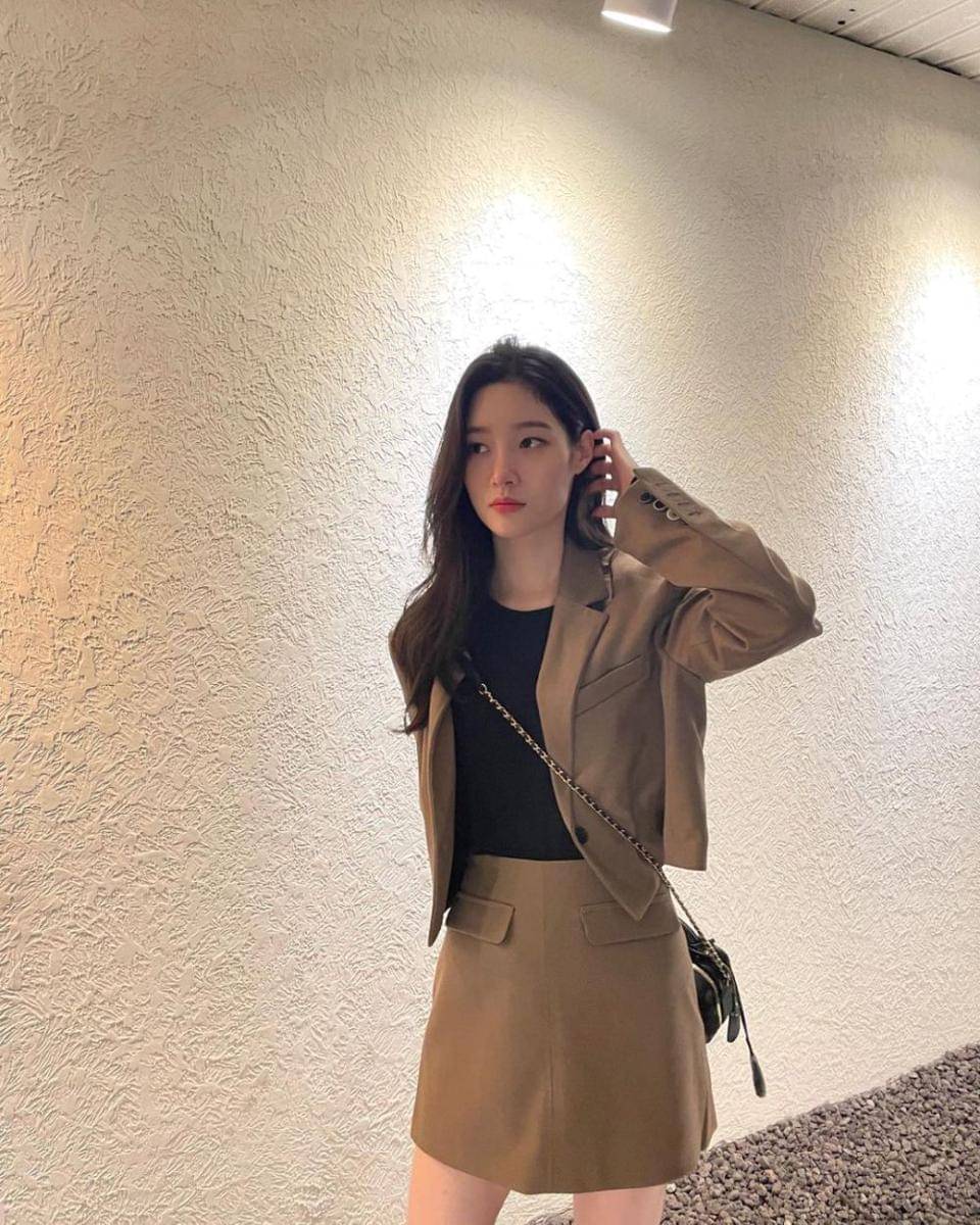 mix and match blazer ala Jung Chae Yeon (instagram.com/j_chaeyeoni)
