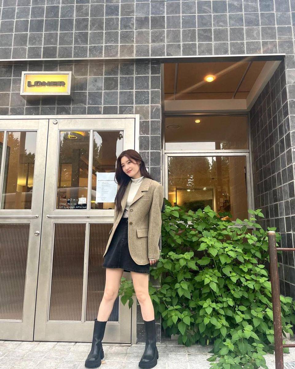 mix and match blazer ala Jung Chae Yeon (instagram.com/j_chaeyeoni)