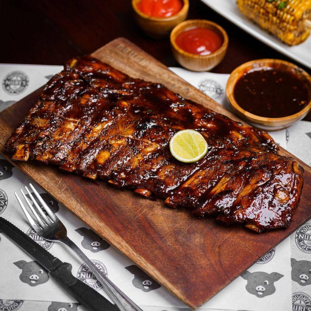 Pork ribs Naughty Nuri's yang terkenal (instagram.com/naughtynurisseminyak)