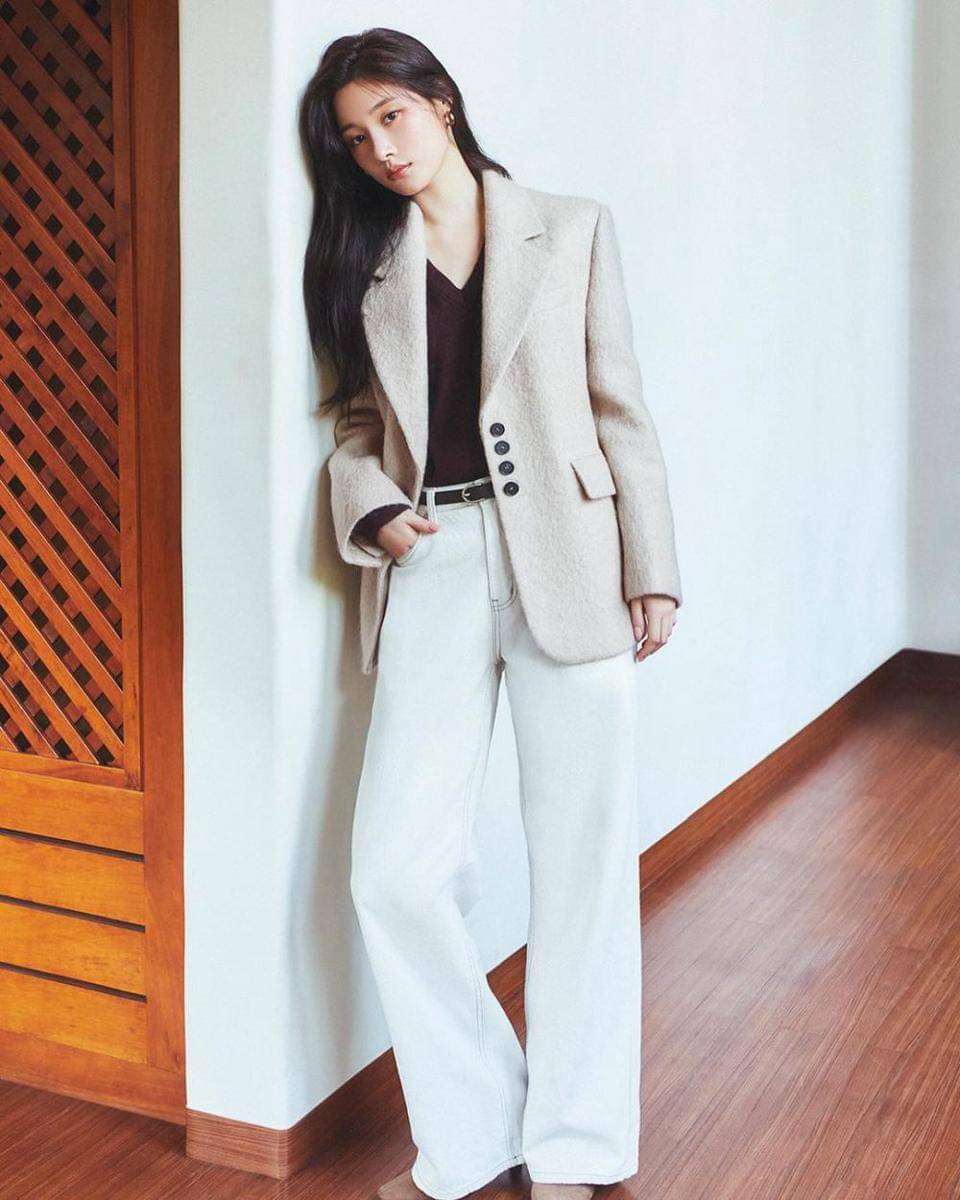 mix and match blazer ala Jung Chae Yeon (instagram.com/j_chaeyeoni)
