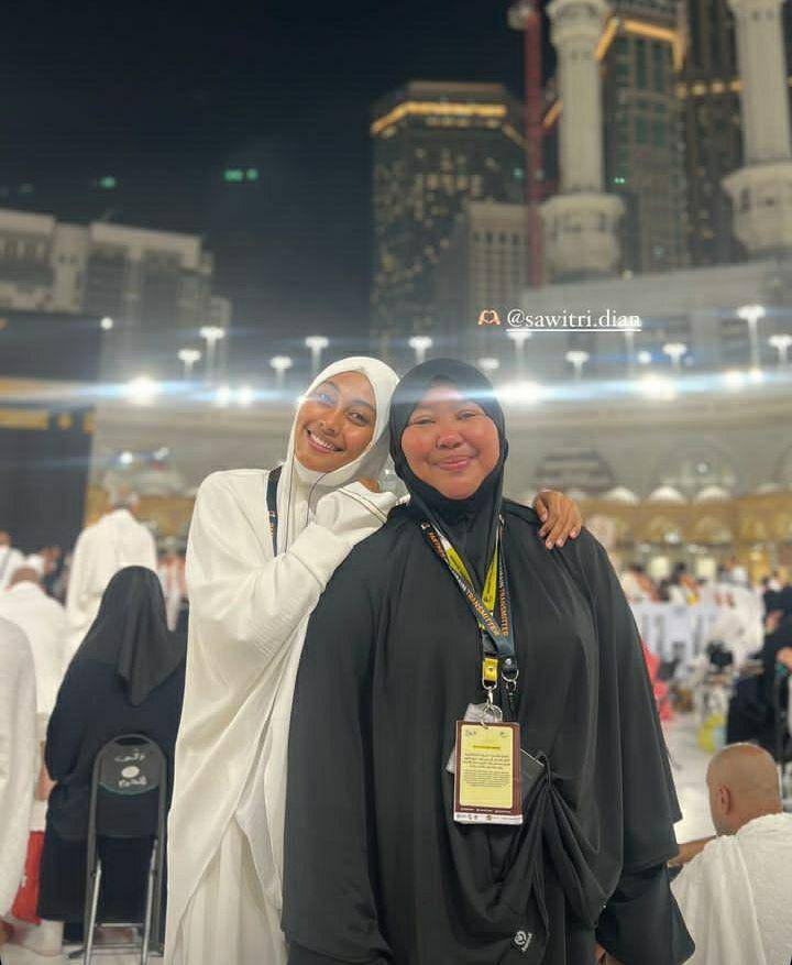 potret Novia Bachmid umrah (instagram.com/noviabachmid)