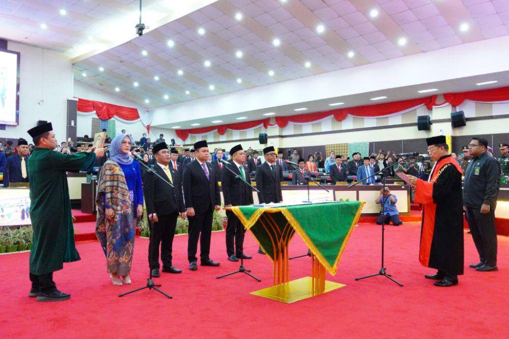 Lima pimpinan DPRD Sulsel terdiri dari satu ketua dan empat wakil ketua dilantik, Kamis (31/10/2024). (Dok. Istimewa)