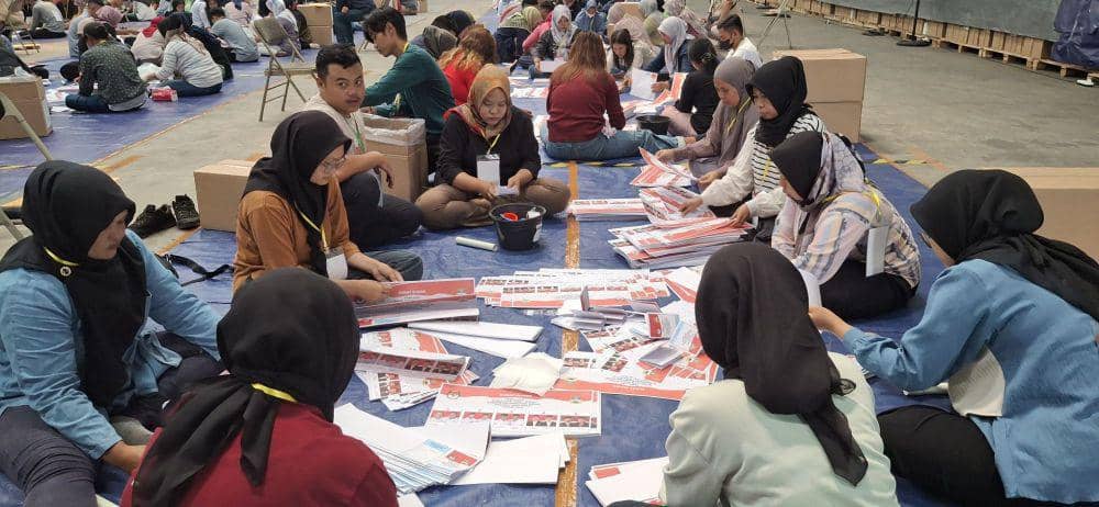 Proses Sorlip Surat Suara Pilkada di KBB. (Rizki/IDNTimes)