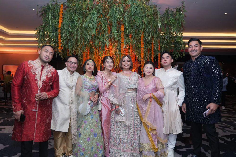 Deretan Artis Indonesia Hadiri Pesta Diwali The Harjani Family