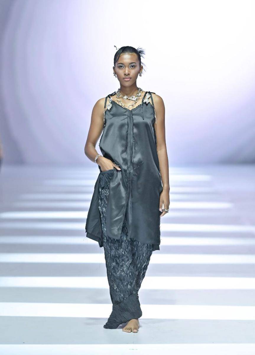 koleksi Gelap Ruang Jiwa di JFW 2025 (dok. Jakarta Fashion Week/Dandy Hendrata)