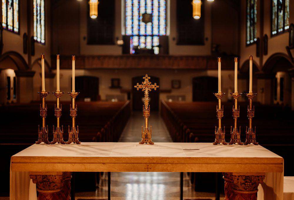 ilustrasi altar di Gereja (Dok. Unsplash/Gianna B)