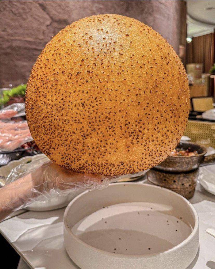 Ilustrasi Giant Sesame Ball (instagram.com/ygeclipsee140017)