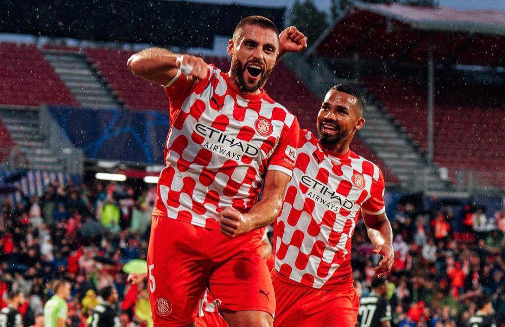 David López (kiri) saat melakukan selebrasi setelah mencetak gol ke gawang Feyenoord (instagram.com/gironafc)