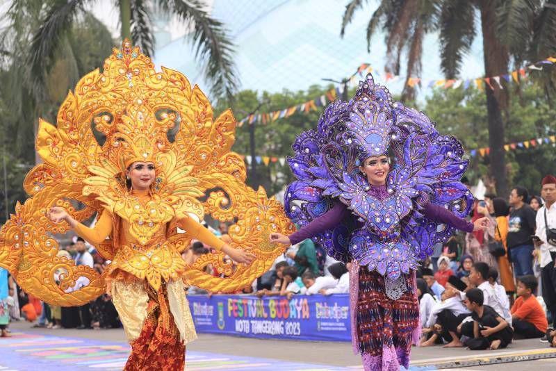 Parade Budaya Nusantara Ramaikan Festival Kebudayaan Kota Tangerang