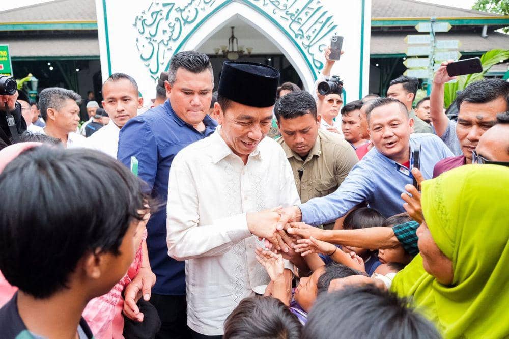 Jokowi salat Jumat di Masjid Al Wustho Solo. (Dok/Istimewa)