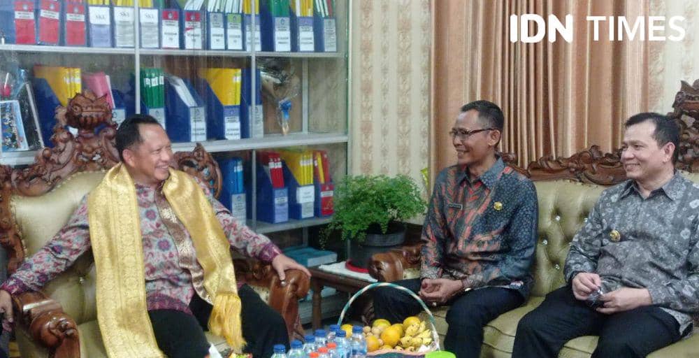 Kunjungan Tito Karnavian ke SMA 2 Palembang (IDN Times/Rangga Erfizal)