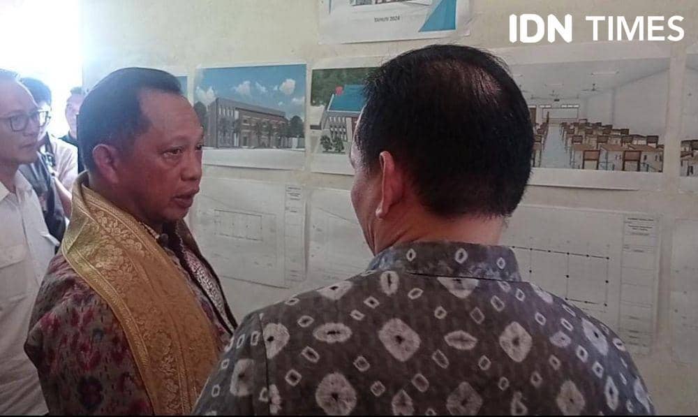 Kunjungan Tito Karnavian ke SMA 2 Palembang (IDN Times/Rangga Erfizal)
