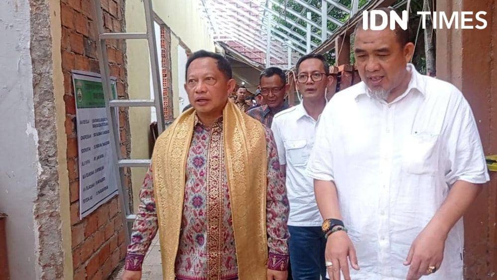 Tito Karnavian Minta Pj Gubernur Sumsel Bantu Renovasi Sekolahnya
