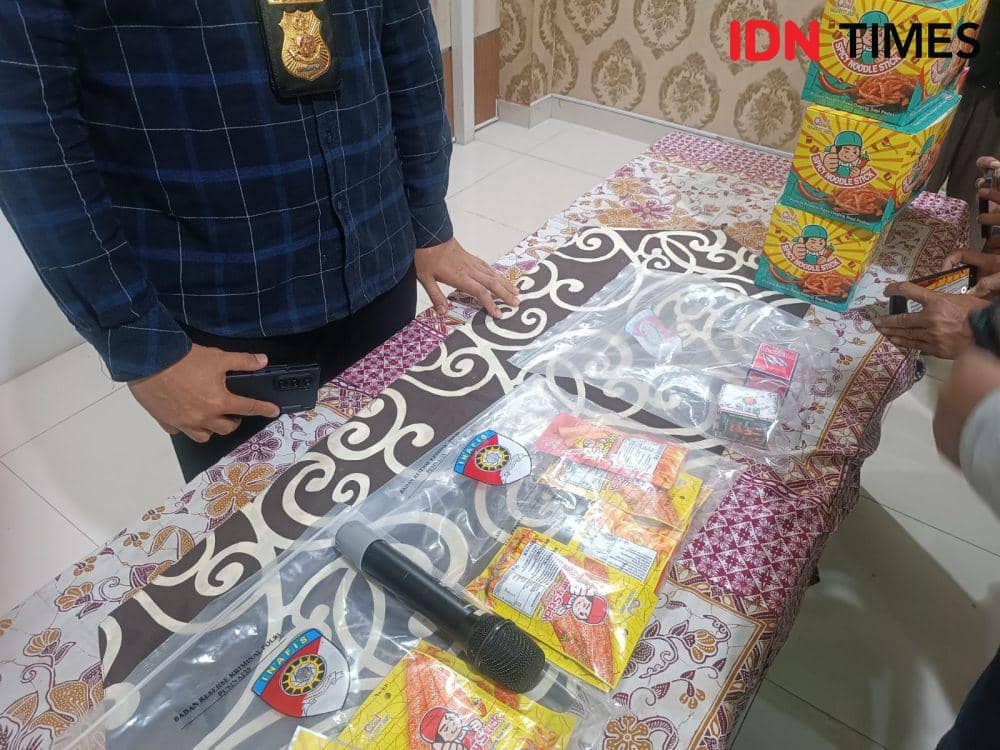 Konferensi pers hasil uji laboratorium peristiwa keracunan dialami 12 korban siswa SDN 1 Duren Payung, Bandar Lampung. (IDN Times/Tama Yudha Wiguna).