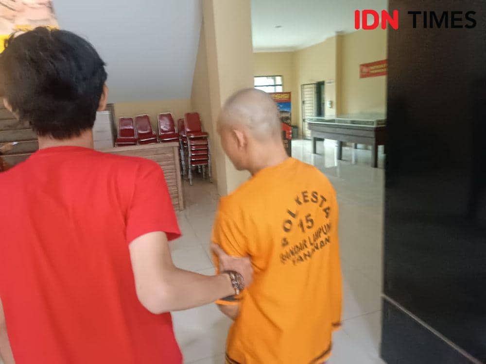 Konferensi pers penipuan korban 106 mahasiswa Unila modus perjalanan KKL. (IDN Times/Tama Yudha Wiguna).