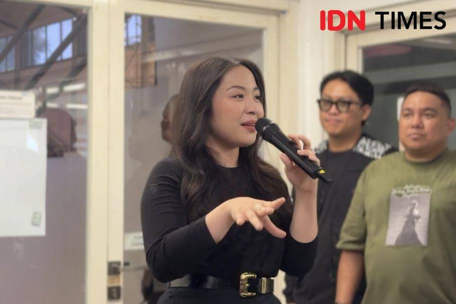 Bernadya dalam konferensi pers pada Jumat (1/11/2024) (IDN Times/Elizabeth Chiquita)