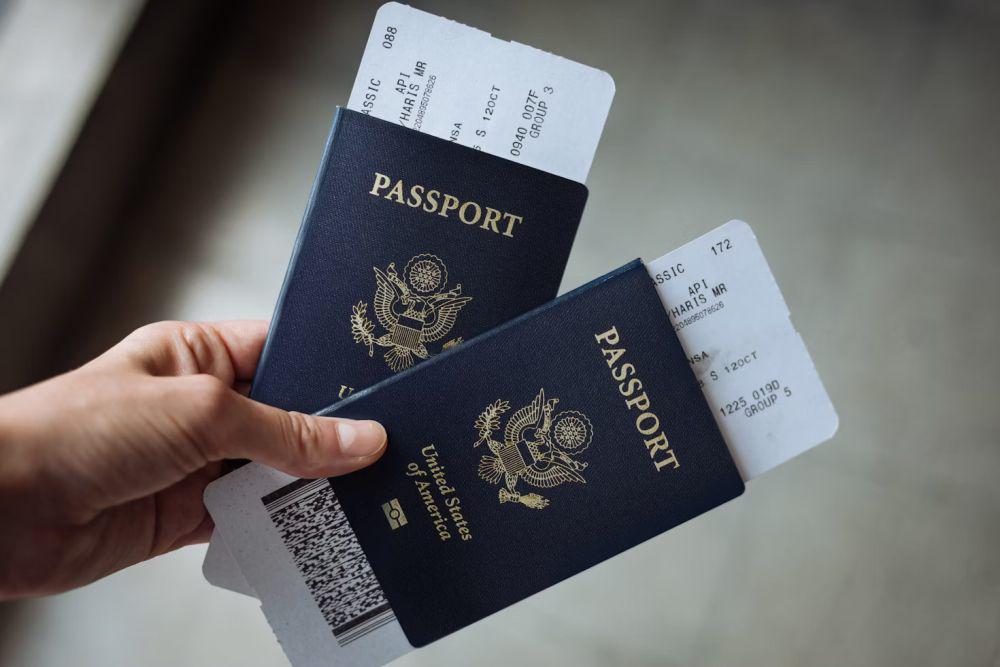 Pertama Kali Naik Pesawat? Ini Bedanya Tiket Pesawat & Boarding Pass