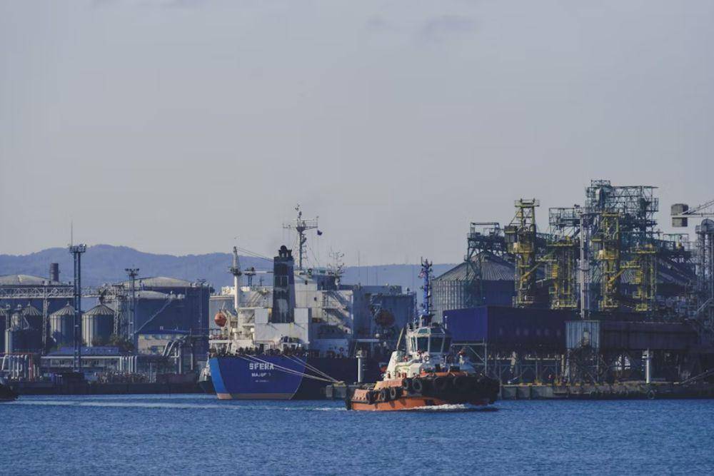 Perusahaan perniagaan maritim terbesar di Indonesia
