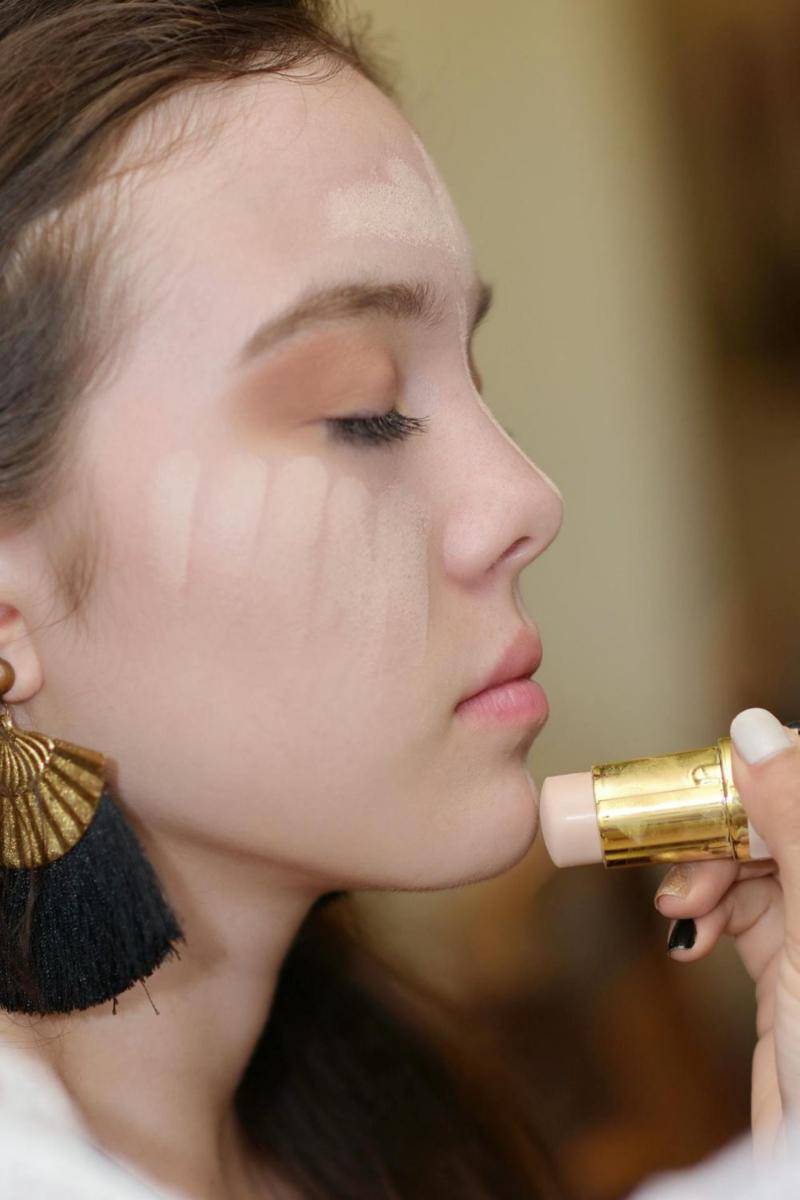 ilustrasi concealer (pexels.com/Chalo Garcia)