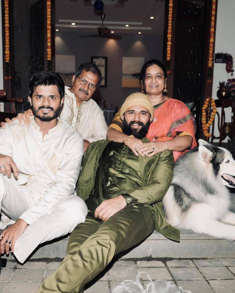 keluarga Vijay Deverakonda (instagram.com/thedeverakonda)