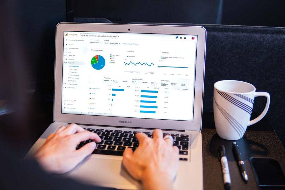 ilustrasi data scientist  (unsplash.com/Myriam Jessier)