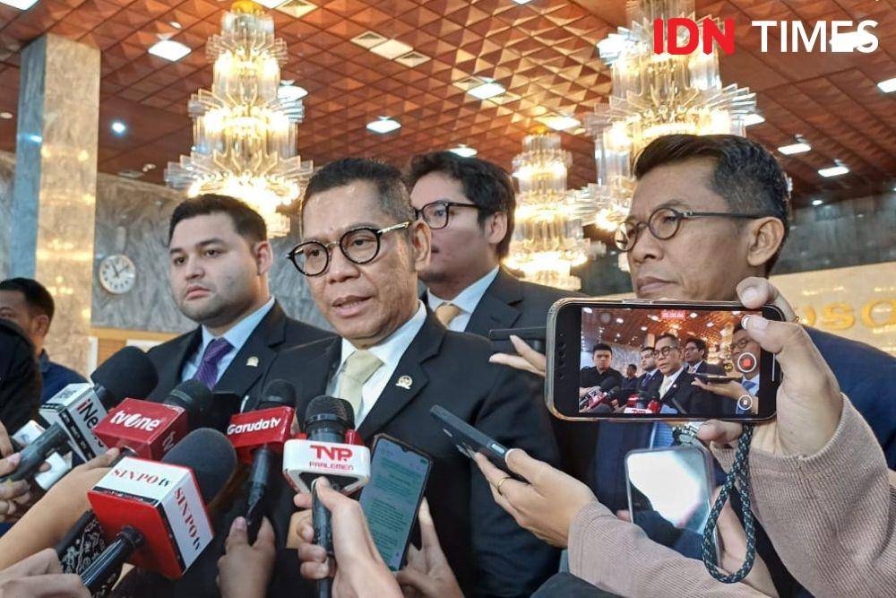 Wakil Ketua DPR RI Adies Kadir menyampaikan DPR siap bentuk UU Ketenagakerjaan baru buntut adanya putusan MK. (IDN Times/Amir Faisol)