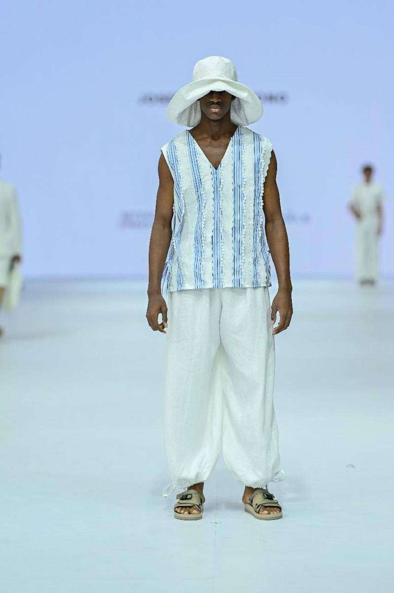 Koleksi Kasual dari LPMM dan LPA Bernuansa Biru di JFW 2025. 22 Oktober 2024. (Jakarta Fashion Week / Dandy Hendrata)