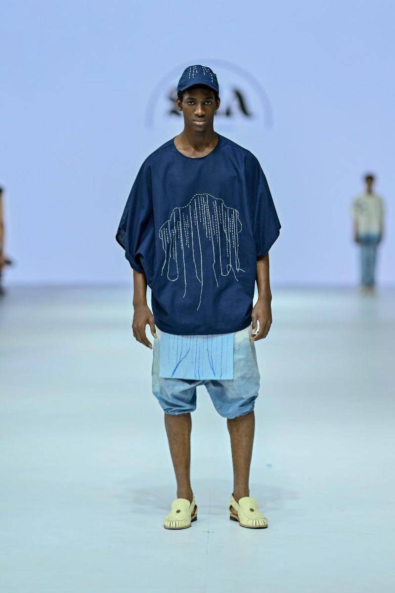 Koleksi Kasual dari LPMM dan LPA Bernuansa Biru di JFW 2025. 22 Oktober 2024. (Jakarta Fashion Week / Dandy Hendrata)