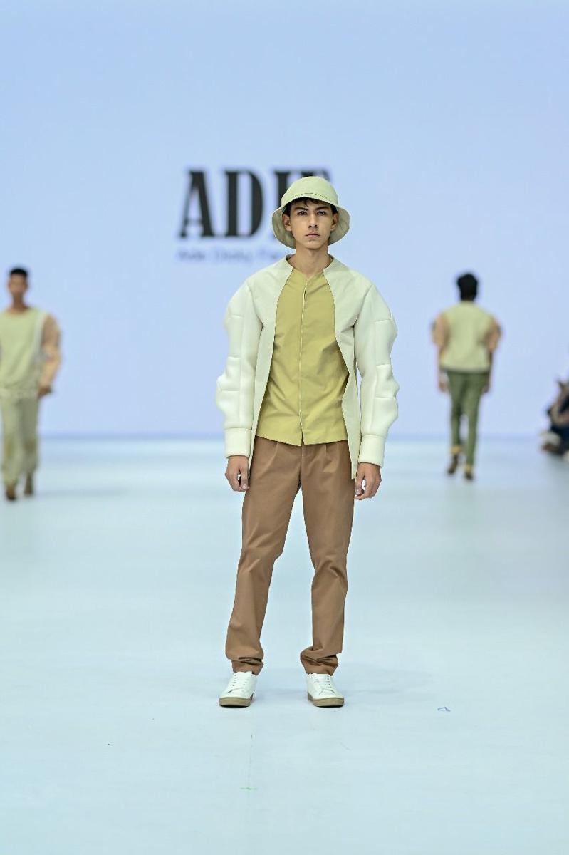 Koleksi Finalis LPMM & LPA dengan Nuansa Earth Tone di JFW 2025. 22 Oktober 2024. (Jakarta Fashion Week / Dandy Hendrata)