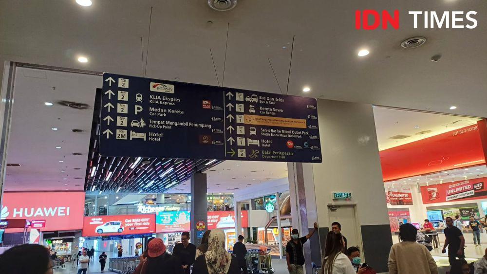Potret suasana di Bandara KLIA, Malaysia (IDN Times/Dhiya Awlia Azzahra)
