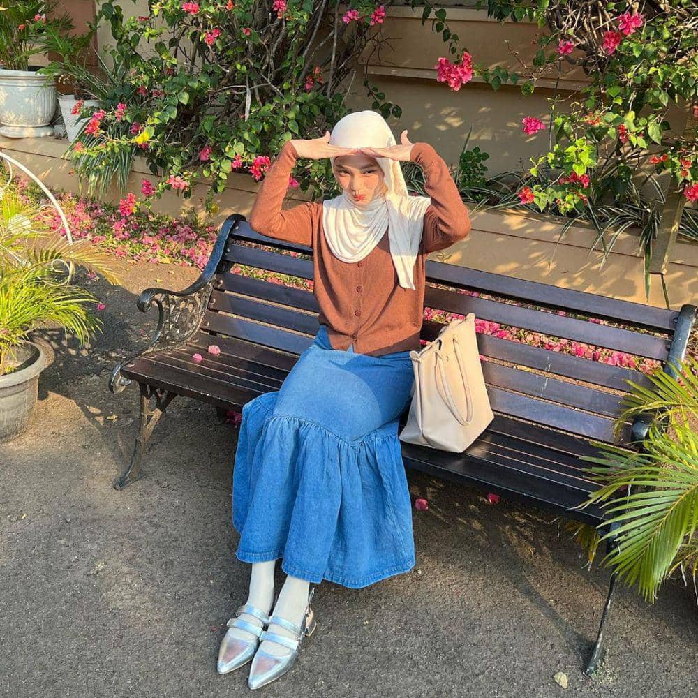 padu padan outfit denim ala Julia Prastini (instagram.com/juliaprt7)