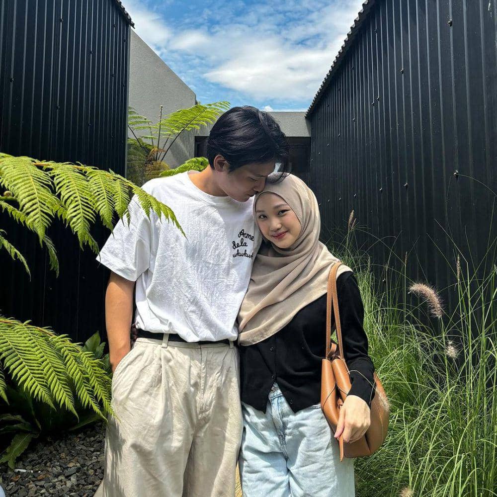 padu padan outfit denim ala Julia Prastini (instagram.com/juliaprt7)