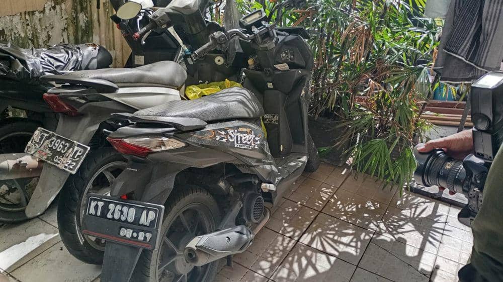 Barang bukti motor Honda Beat yang dicuri FS kini berada di Polsek Balikpapan Utara. (Dok. Polresta Balikpapan)