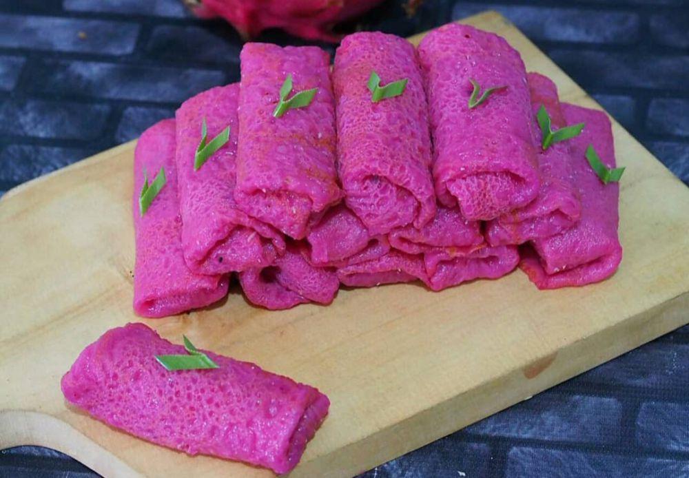 Resep Dadar Gulung Buah Naga, Camilan Lezat dan Cantik!