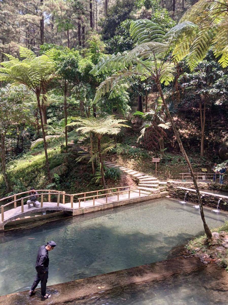 Curug Cipeuteuy di Kabupaten Majalengka, Jawa Barat