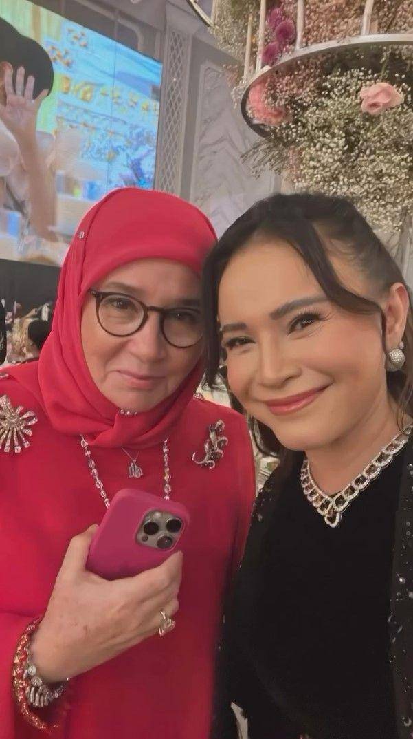 potret Rossa di resepsi Tengku Natasya (instagram.com/itsrossa910)