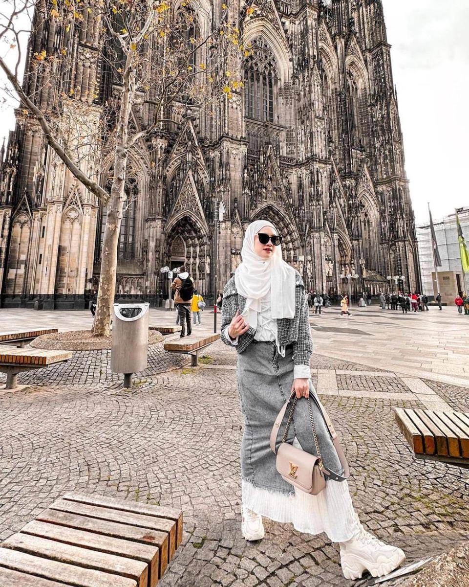 ide outfit traveling ke luar negeri ala Adinda Amira (instagram.com/adindaamiraa)