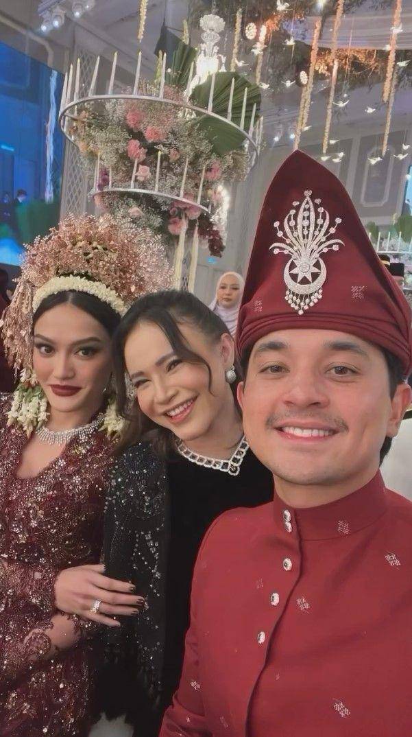 potret Rossa di resepsi Tengku Natasya (instagram.com/itsrossa910)