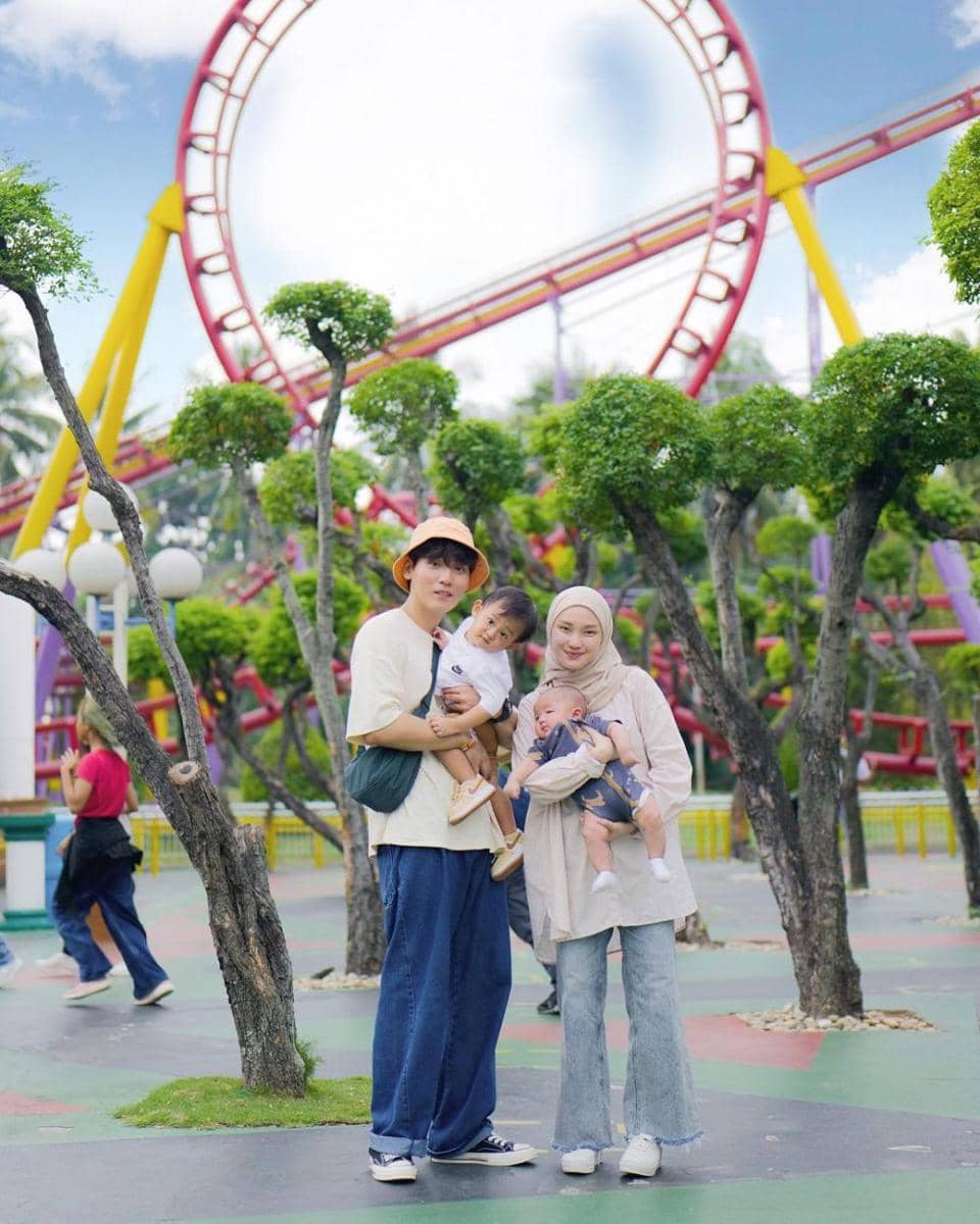 padu padan outfit denim ala Julia Prastini (instagram.com/juliaprt7)