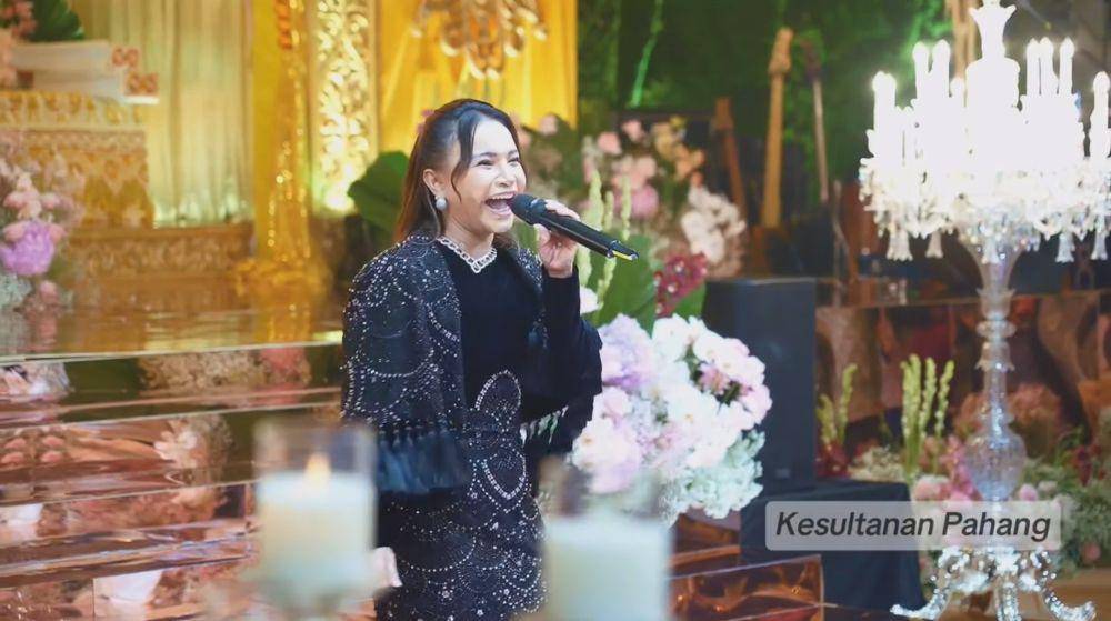 potret Rossa di resepsi Tengku Natasya (instagram.com/kesultanan.pahang)