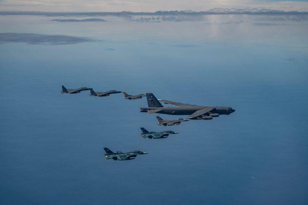 bomber B-52. (x.com/@DeptofDefense)