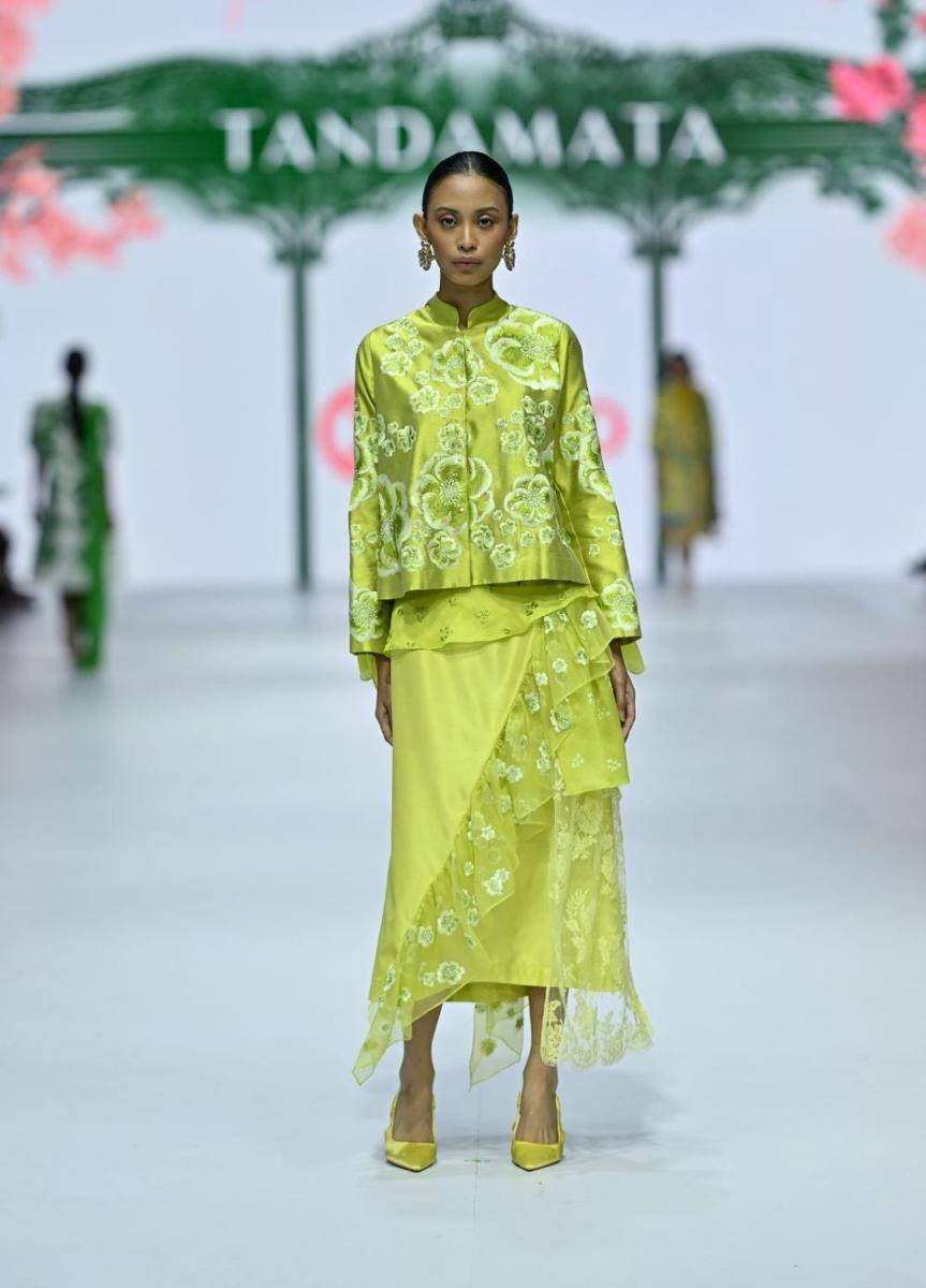 Busana Etnik Modern SOGO di Jakarta Fashion Week 2025 (dok. Jakarta Fashion Week/Dandy Hendrata)