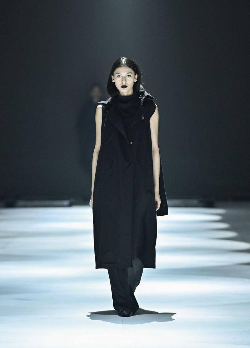 koleksi Black on Black Outfit dari Aesthetic Pleasure di JFW 2025 (dok. Jakarta Fashion Week/Dandy Hendrata)