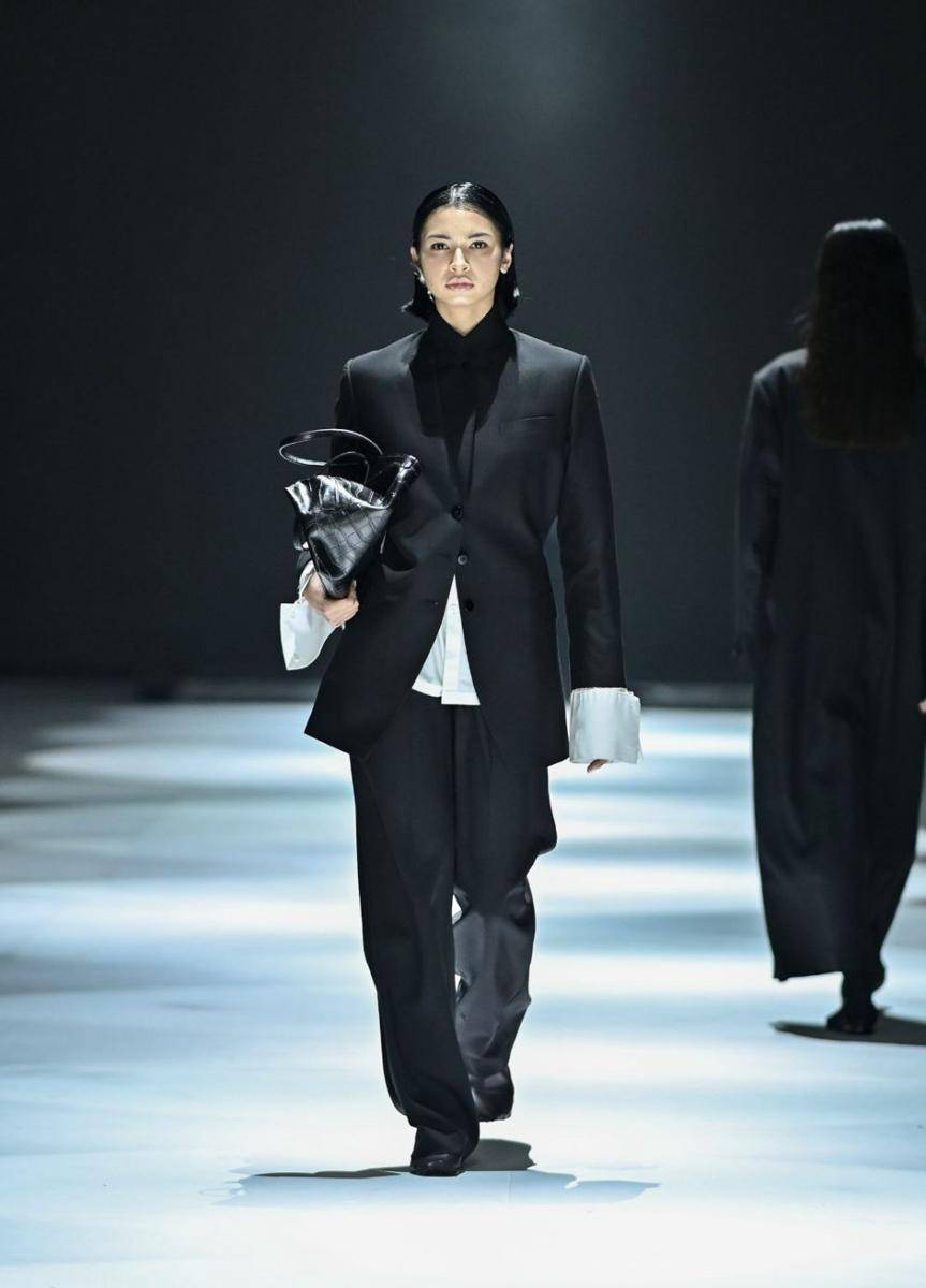 koleksi Black on Black Outfit dari Aesthetic Pleasure di JFW 2025 (dok. Jakarta Fashion Week/Dandy Hendrata)