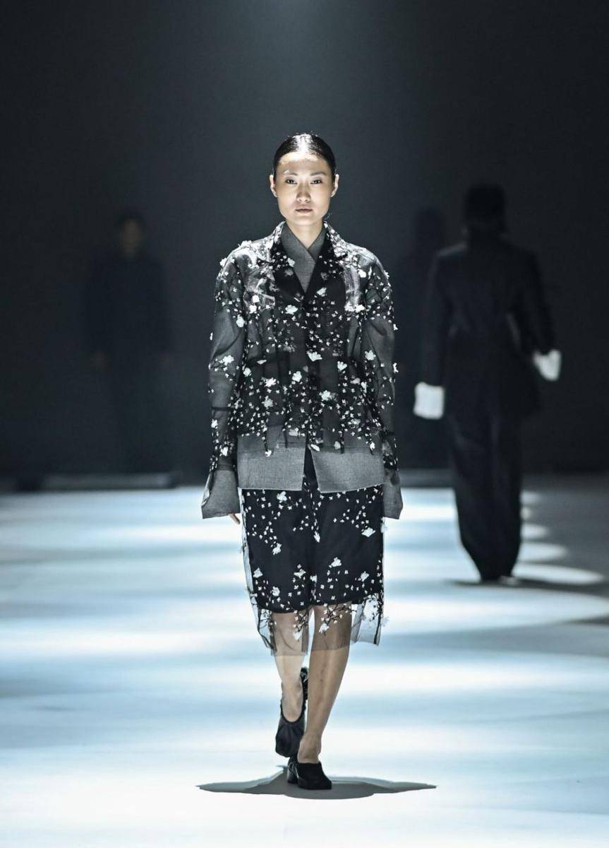 koleksi Black on Black Outfit dari Aesthetic Pleasure di JFW 2025 (dok. Jakarta Fashion Week/Dandy Hendrata)