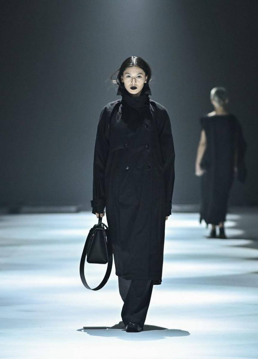 koleksi Black on Black Outfit dari Aesthetic Pleasure di JFW 2025 (dok. Jakarta Fashion Week/Dandy Hendrata)