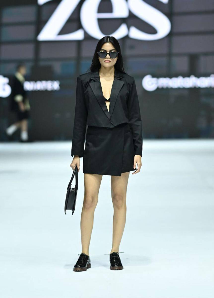 koleksi Matahari dari brand Zes di Jakarta Fashion Week 2025 (dok. Jakarta Fashion Week/Dandy Hendrata)